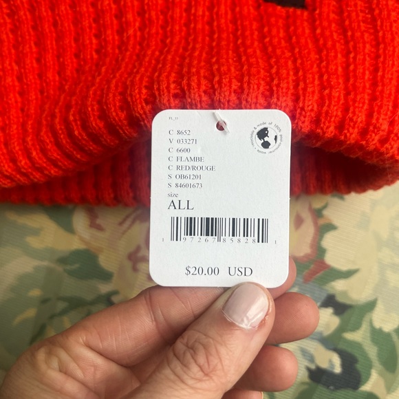 NWT Free People Beanie - Picture 3 of 4